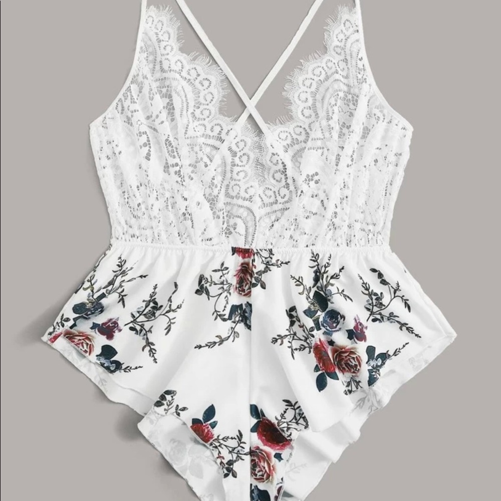 💥PLUS WHITE FLORAL PRINTCONTRAST LACE BODYTEDDY🔥